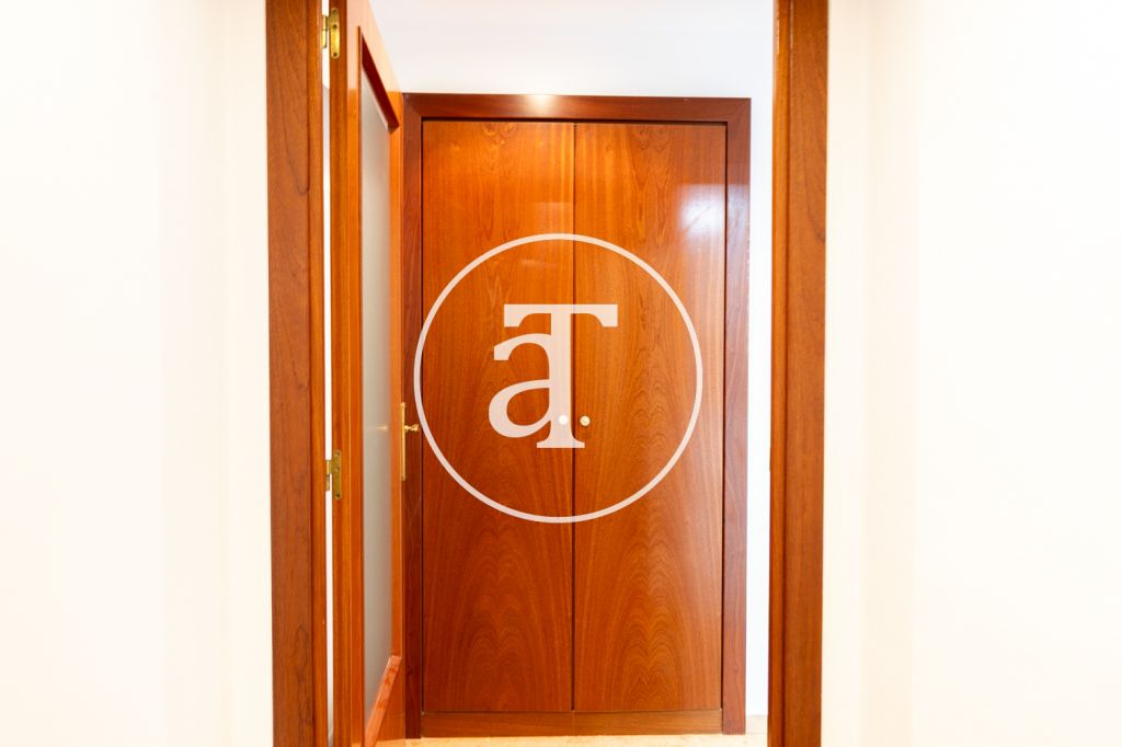 Piso de alquiler temporal de 2 habitaciones, balcón y 1 baño en el céntrico barrio de l’Eixample 11