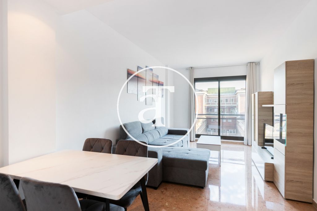 Piso de alquiler temporal de 2 habitaciones, balcón y 1 baño en el céntrico barrio de l’Eixample