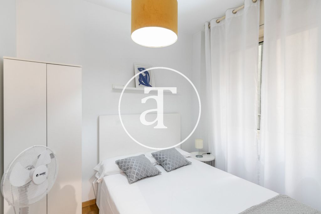 Appartement en location temporaire avec 3 chambres et piscine commune, à deux pas de la gare de Drassanes 21