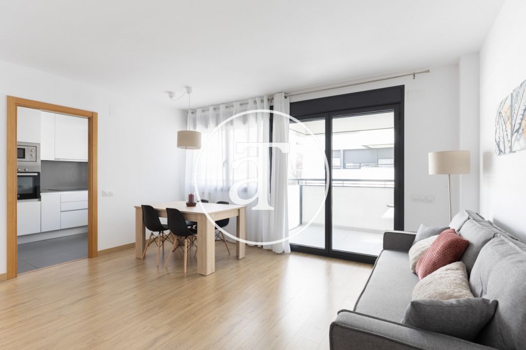 Appartement temporaire à louer à Sant Cugat, comprenant 2 chambres, un dressing et une salle de bains.