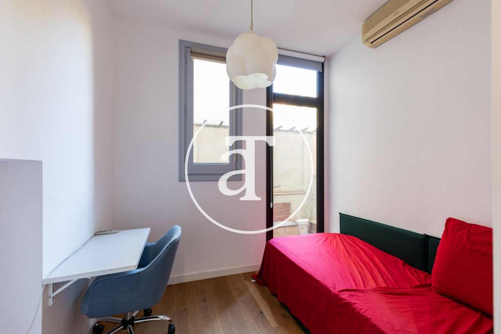 Monthly rental apartment with 2 bedrooms, balcony and 2 bathrooms in Eixample Dreta 29