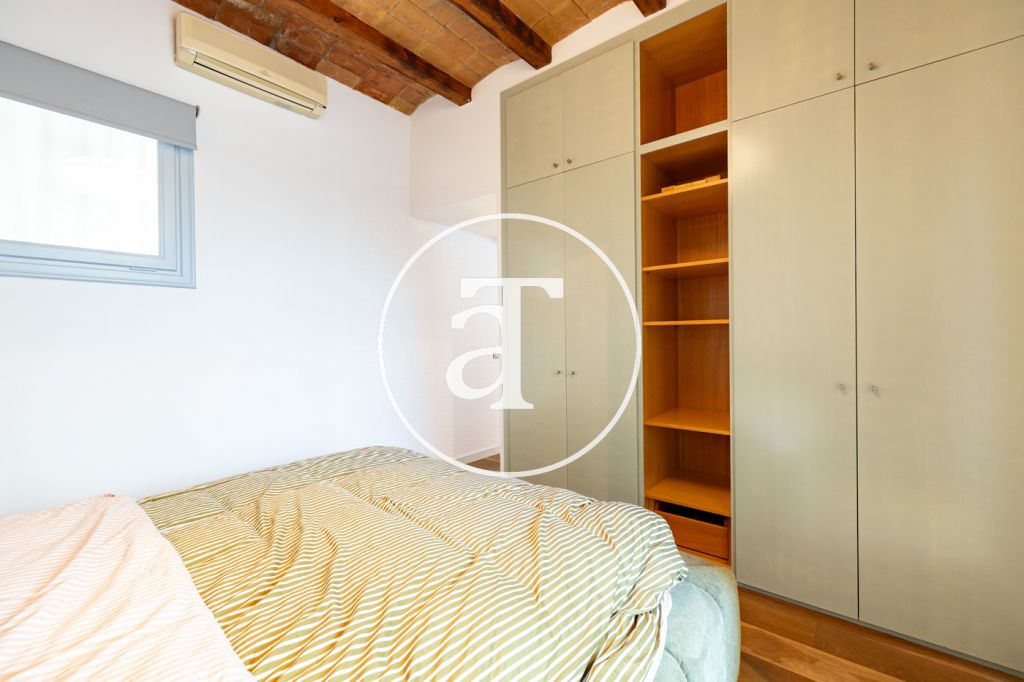 Monthly rental apartment with 2 bedrooms, balcony and 2 bathrooms in Eixample Dreta 24
