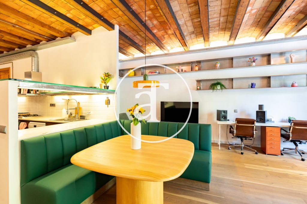Monthly rental apartment with 2 bedrooms, balcony and 2 bathrooms in Eixample Dreta 12