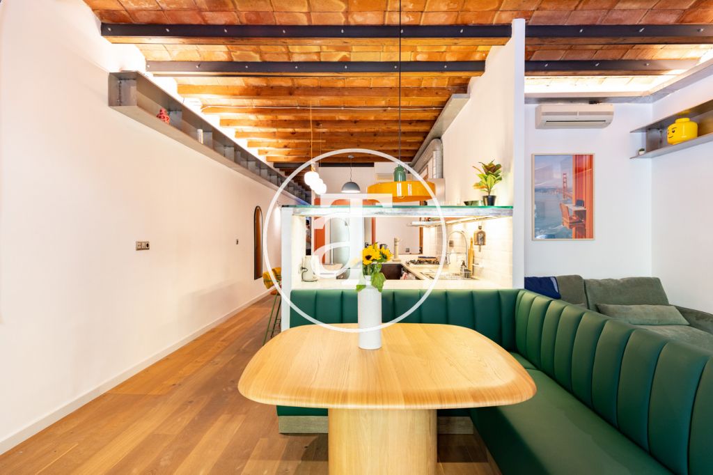 Monthly rental apartment with 2 bedrooms, balcony and 2 bathrooms in Eixample Dreta 10