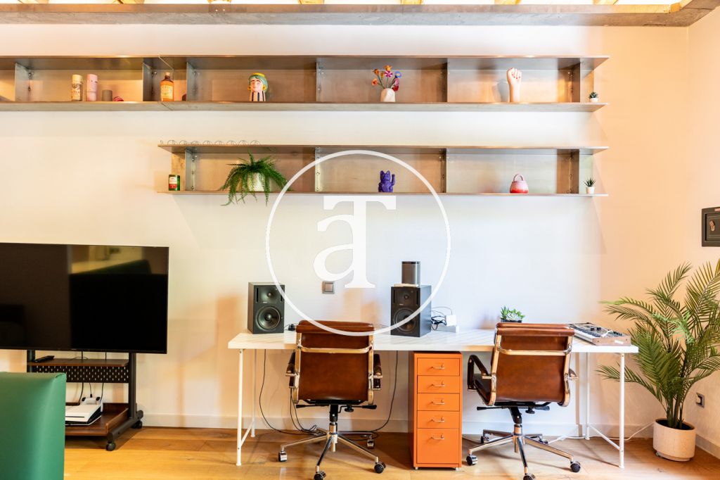 Monthly rental apartment with 2 bedrooms, balcony and 2 bathrooms in Eixample Dreta 6