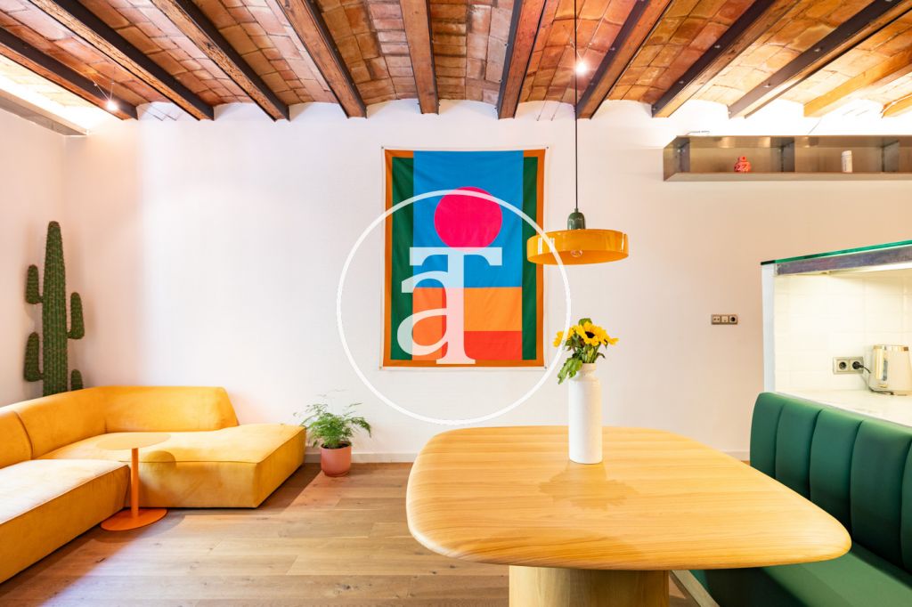 Monthly rental apartment with 2 bedrooms, balcony and 2 bathrooms in Eixample Dreta 7