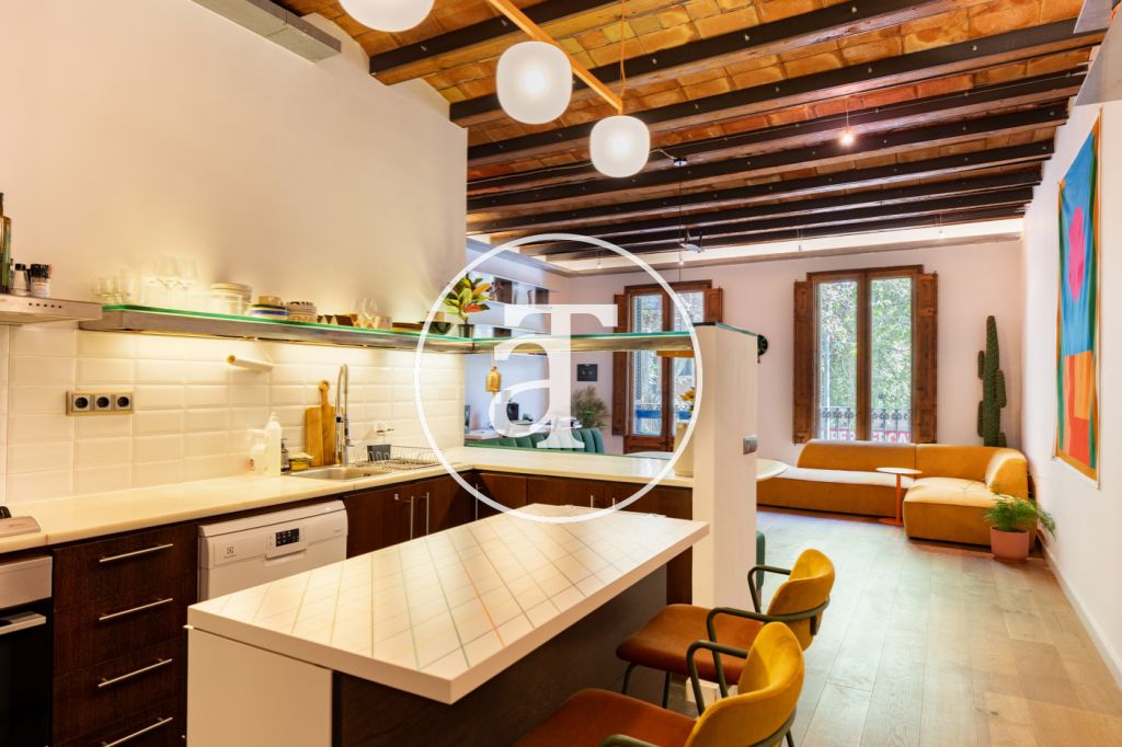 Monthly rental apartment with 2 bedrooms, balcony and 2 bathrooms in Eixample Dreta 16