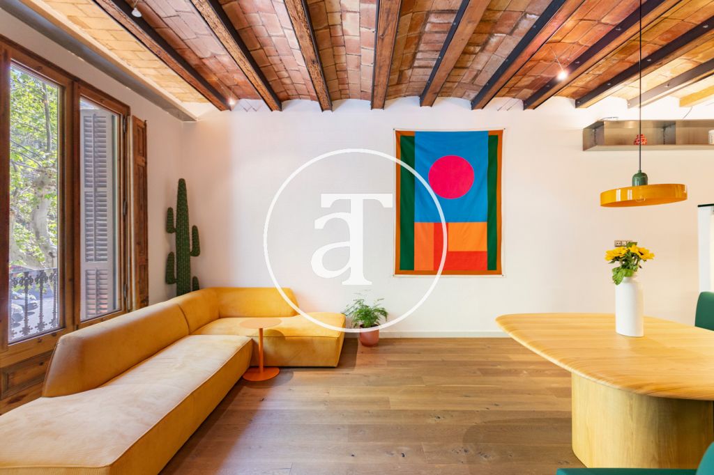 Monthly rental apartment with 2 bedrooms, balcony and 2 bathrooms in Eixample Dreta 8