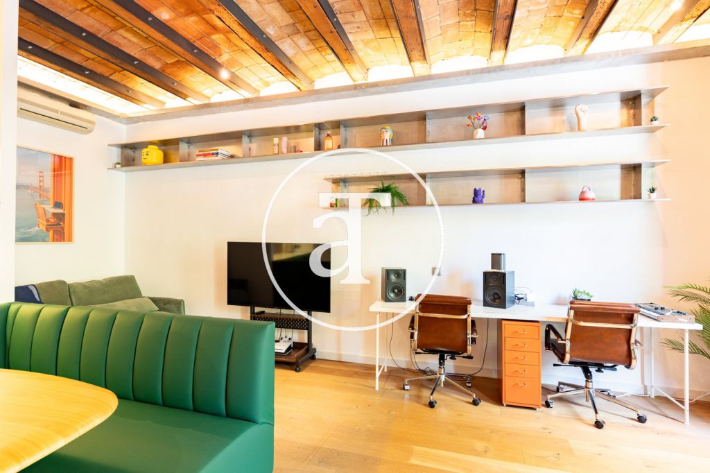 Monthly rental apartment with 2 bedrooms, balcony and 2 bathrooms in Eixample Dreta 5