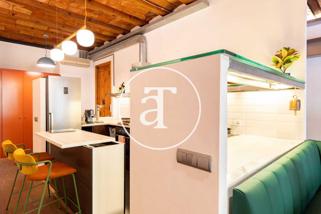 Monthly rental apartment with 2 bedrooms, balcony and 2 bathrooms in Eixample Dreta 15