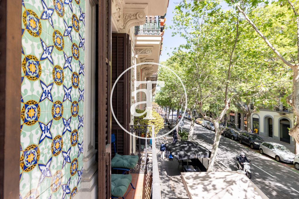 Monthly rental apartment with 2 bedrooms, balcony and 2 bathrooms in Eixample Dreta 3