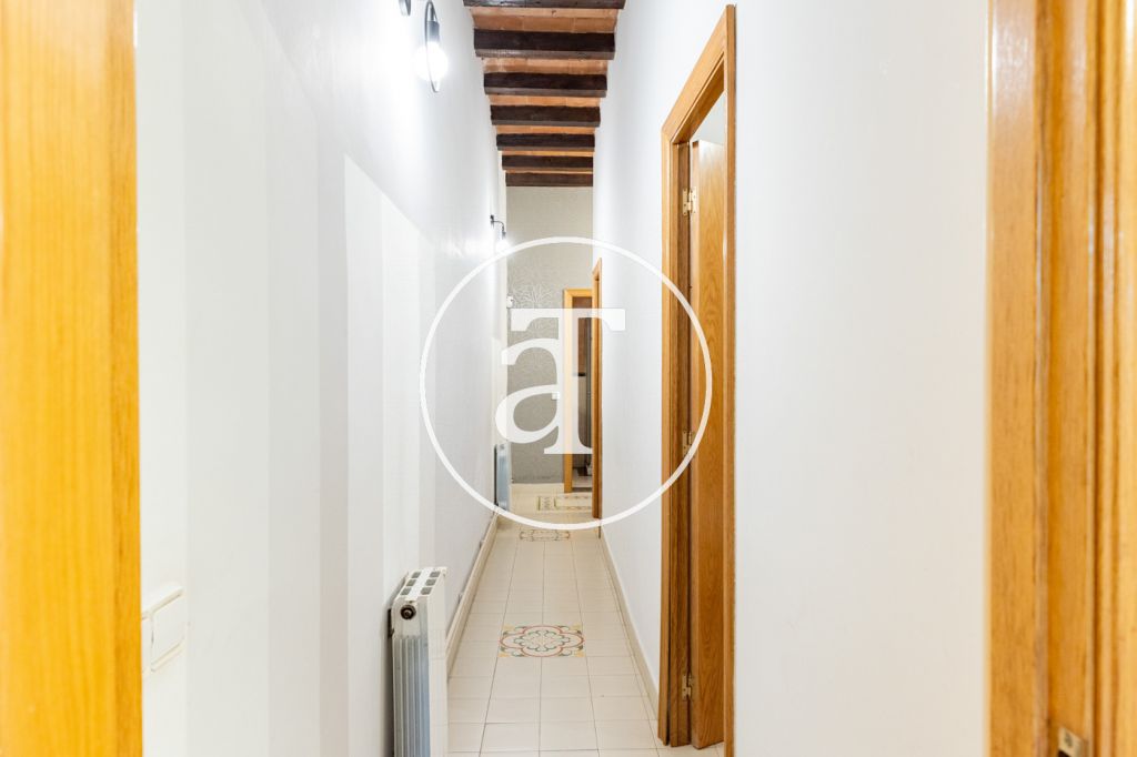 Appartement en location temporaire avec 3 chambres et 2 salles de bains et double balcon à Vila de Gràcia 10