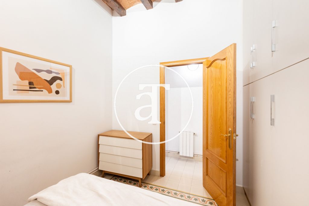 Appartement en location temporaire avec 3 chambres et 2 salles de bains et double balcon à Vila de Gràcia 21