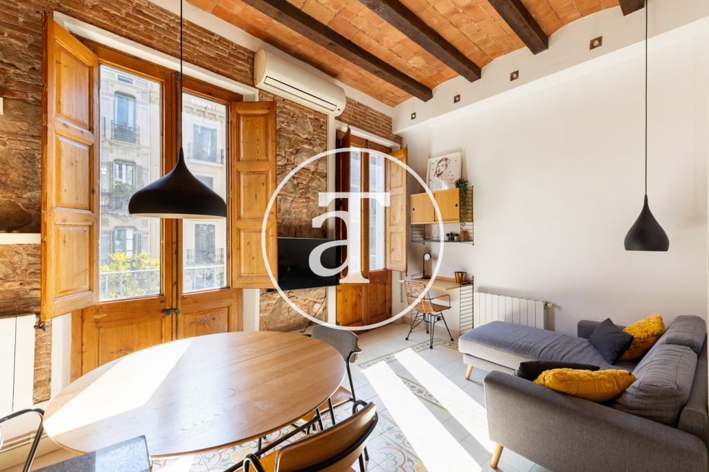 Appartement en location temporaire avec 3 chambres et 2 salles de bains et double balcon à Vila de Gràcia