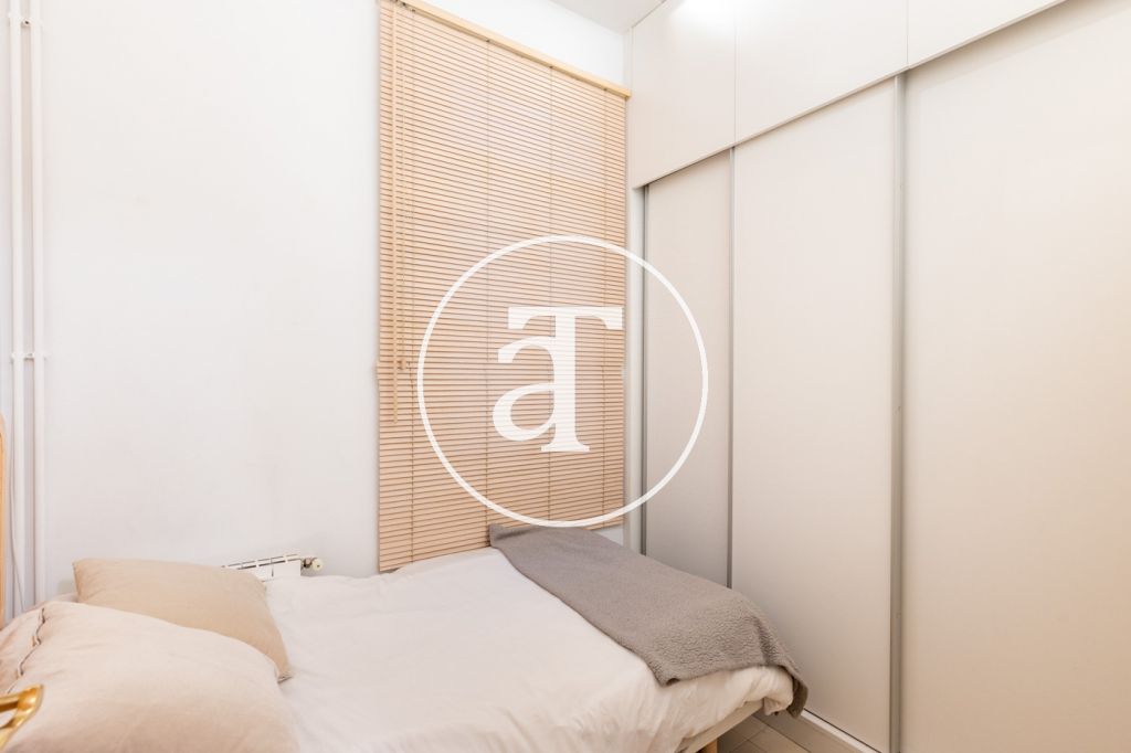 Appartement en location temporaire avec 3 chambres et 2 salles de bains et double balcon à Vila de Gràcia 18