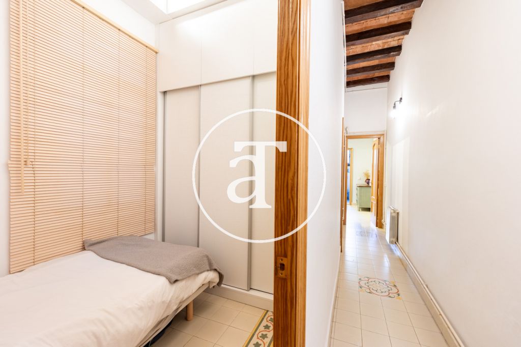 Appartement en location temporaire avec 3 chambres et 2 salles de bains et double balcon à Vila de Gràcia 17
