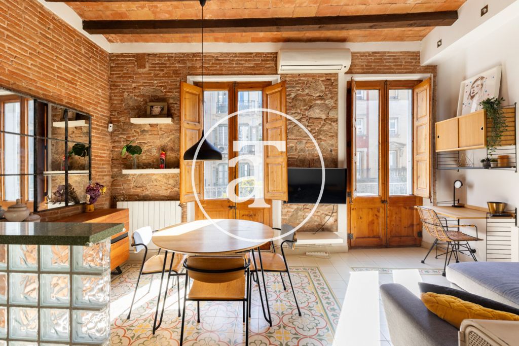 Appartement en location temporaire avec 3 chambres et 2 salles de bains et double balcon à Vila de Gràcia 2
