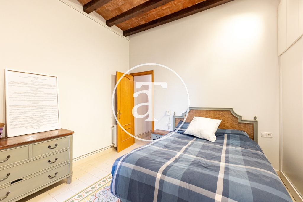 Appartement en location temporaire avec 3 chambres et 2 salles de bains et double balcon à Vila de Gràcia 11