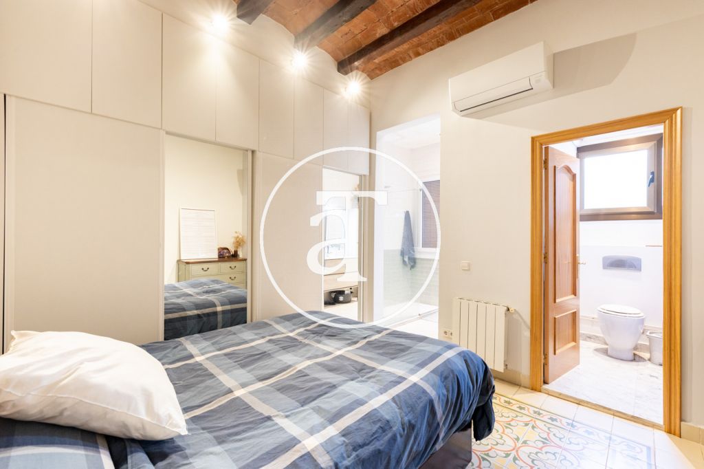 Appartement en location temporaire avec 3 chambres et 2 salles de bains et double balcon à Vila de Gràcia 13