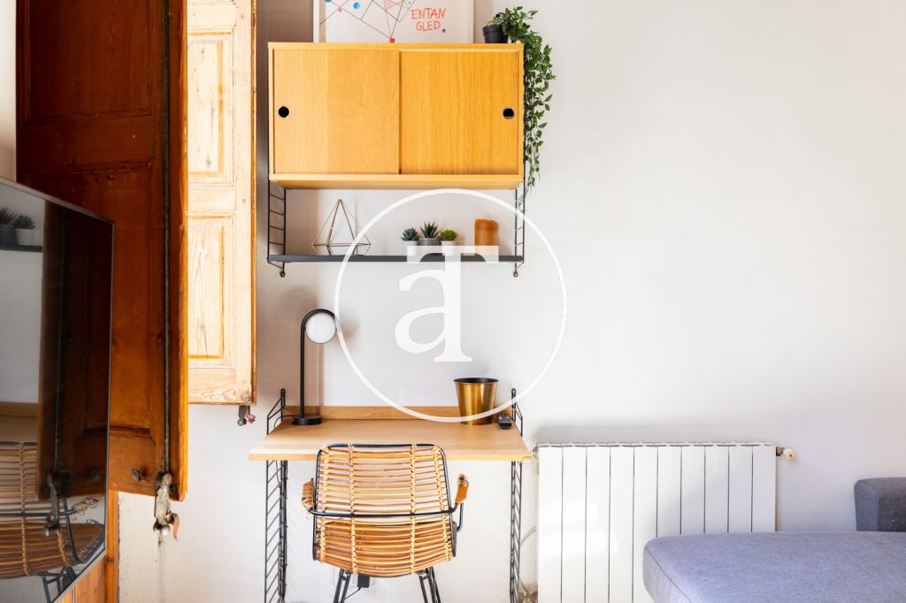 Appartement en location temporaire avec 3 chambres et 2 salles de bains et double balcon à Vila de Gràcia 7