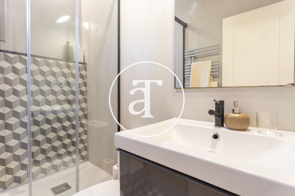 Piso de alquiler temporal de 2 habitaciones y 1 baño junto a Montjuïc 22