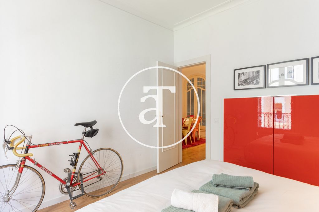 Piso de alquiler temporal de 2 habitaciones y 1 baño junto a Montjuïc 15