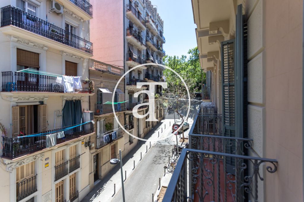 Piso de alquiler temporal de 2 habitaciones y 1 baño junto a Montjuïc 18