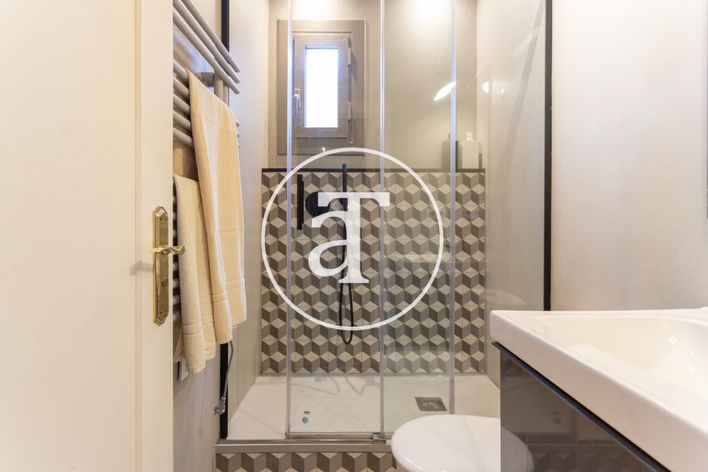 Piso de alquiler temporal de 2 habitaciones y 1 baño junto a Montjuïc 20