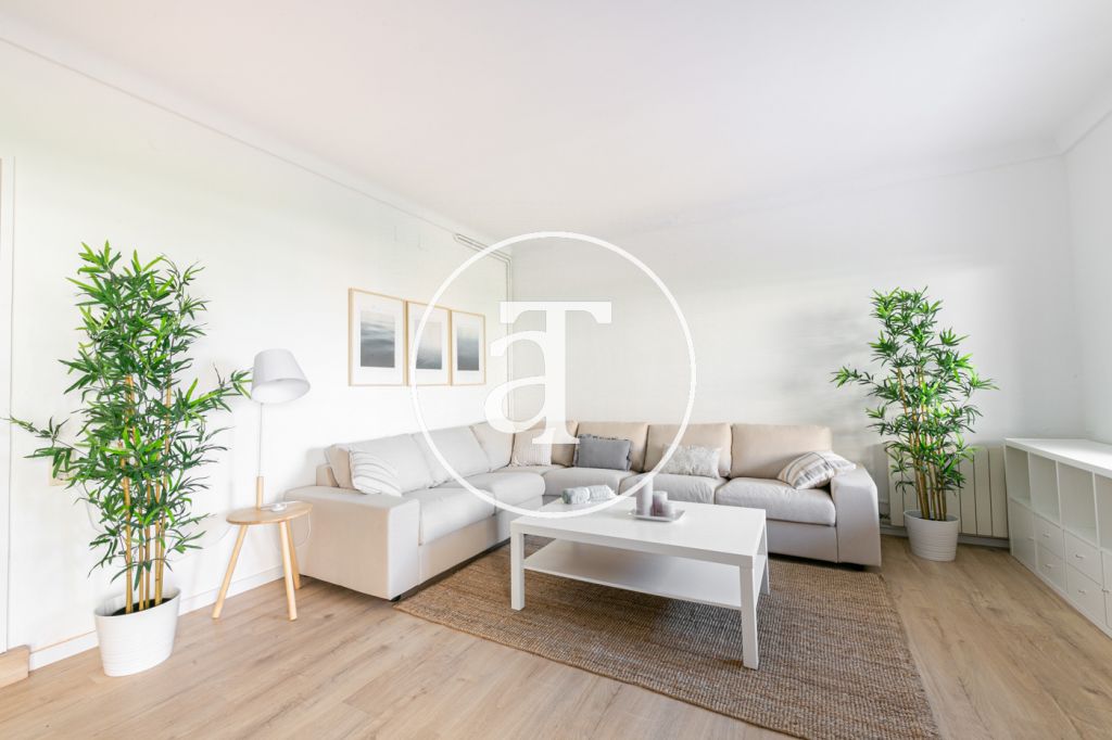 Luxury 4 bedroom apartment for temporary rental with 2 communal pools, sports area and social club in Pedralbes 3