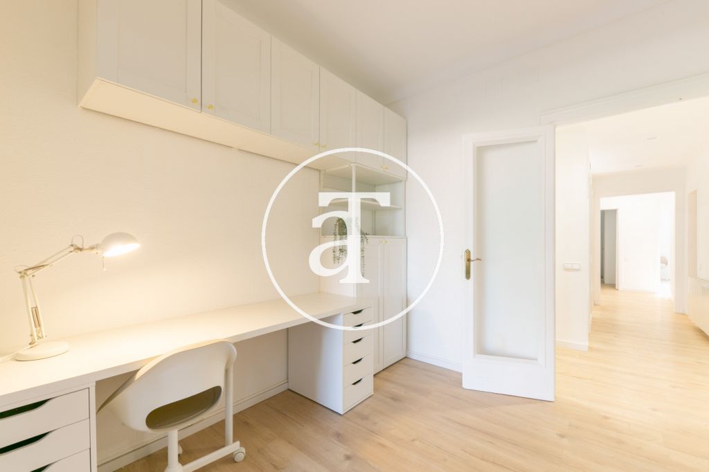 Luxury 4 bedroom apartment for temporary rental with 2 communal pools, sports area and social club in Pedralbes 16