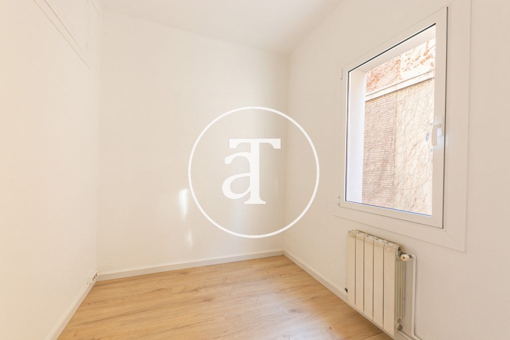 Luxury 4 bedroom apartment for temporary rental with 2 communal pools, sports area and social club in Pedralbes 33