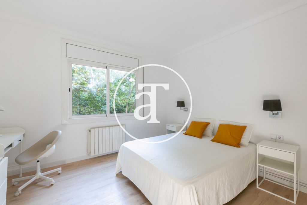 Luxury 4 bedroom apartment for temporary rental with 2 communal pools, sports area and social club in Pedralbes 28