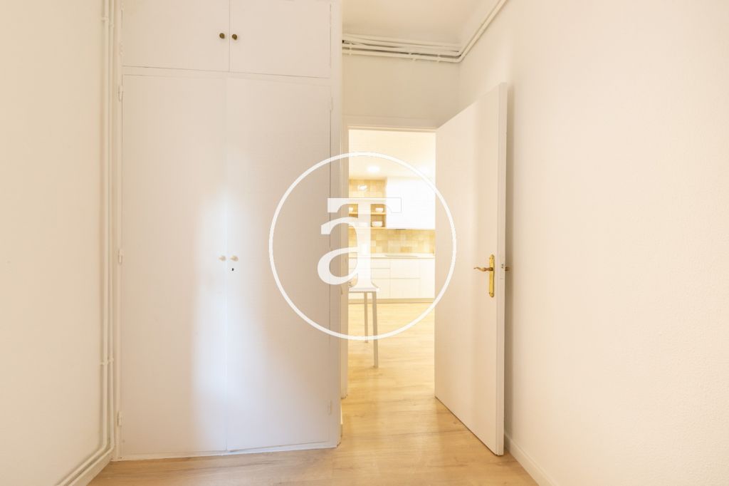 Luxury 4 bedroom apartment for temporary rental with 2 communal pools, sports area and social club in Pedralbes 40