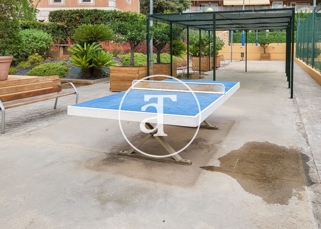 Luxury 4 bedroom apartment for temporary rental with 2 communal pools, sports area and social club in Pedralbes 47