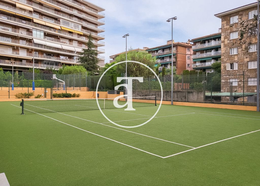 Luxury 4 bedroom apartment for temporary rental with 2 communal pools, sports area and social club in Pedralbes 9
