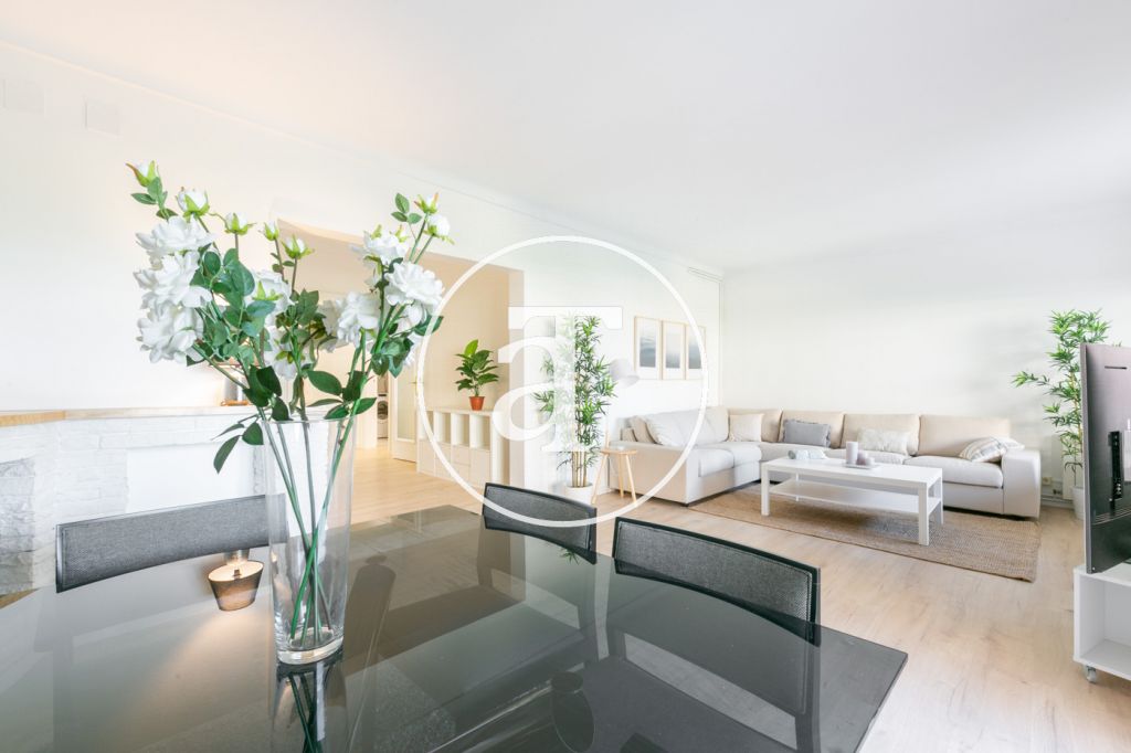 Luxury 4 bedroom apartment for temporary rental with 2 communal pools, sports area and social club in Pedralbes 5