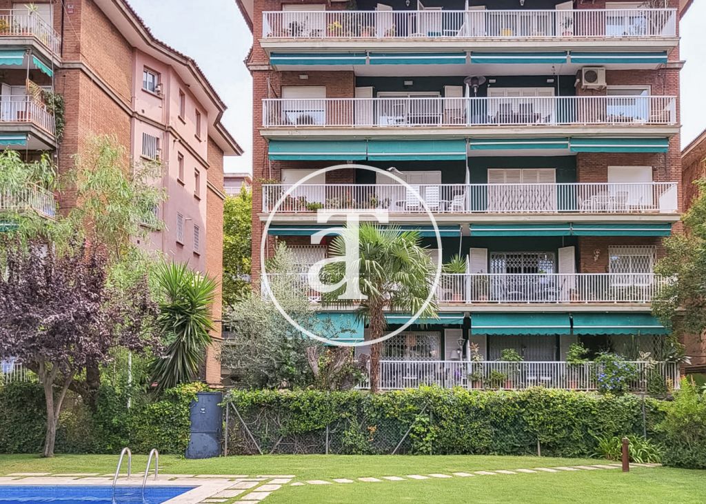 Luxury 4 bedroom apartment for temporary rental with 2 communal pools, sports area and social club in Pedralbes 44