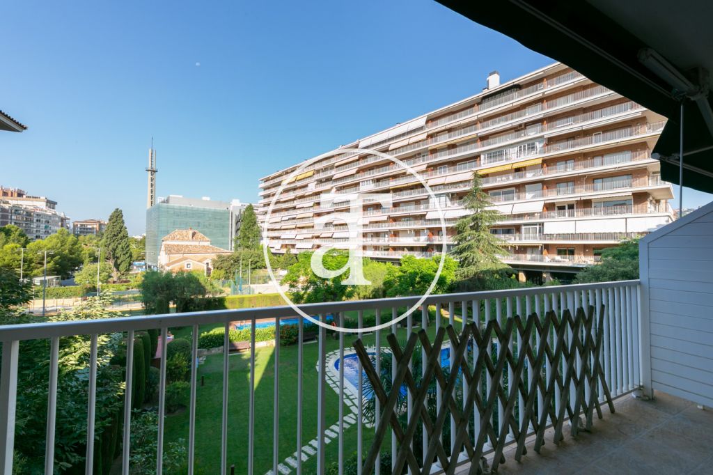 Luxury 4 bedroom apartment for temporary rental with 2 communal pools, sports area and social club in Pedralbes 7