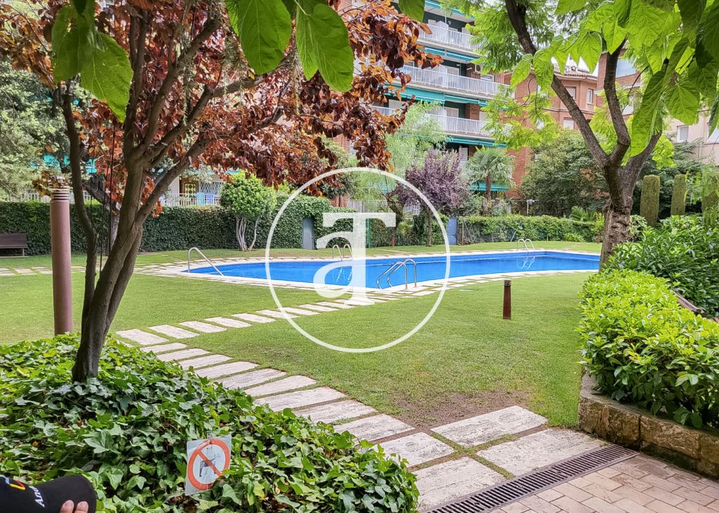 Luxury 4 bedroom apartment for temporary rental with 2 communal pools, sports area and social club in Pedralbes 10