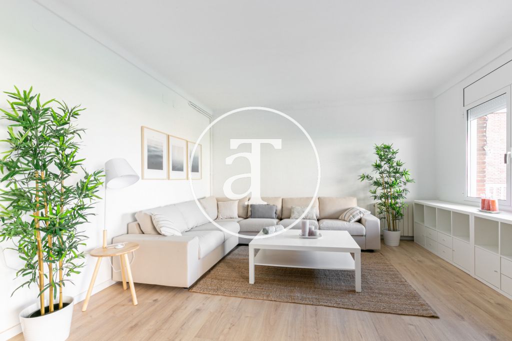 Luxury 4 bedroom apartment for temporary rental with 2 communal pools, sports area and social club in Pedralbes 2