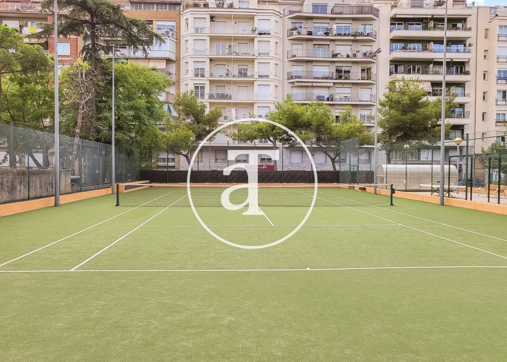 Luxury 4 bedroom apartment for temporary rental with 2 communal pools, sports area and social club in Pedralbes 46