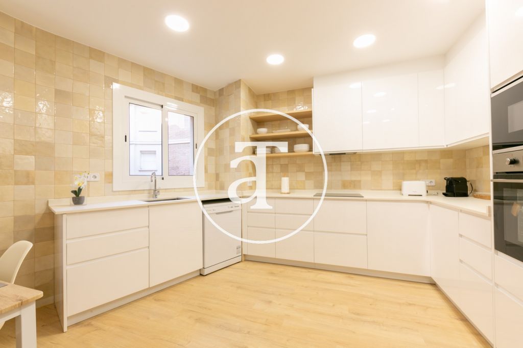 Luxury 4 bedroom apartment for temporary rental with 2 communal pools, sports area and social club in Pedralbes 17