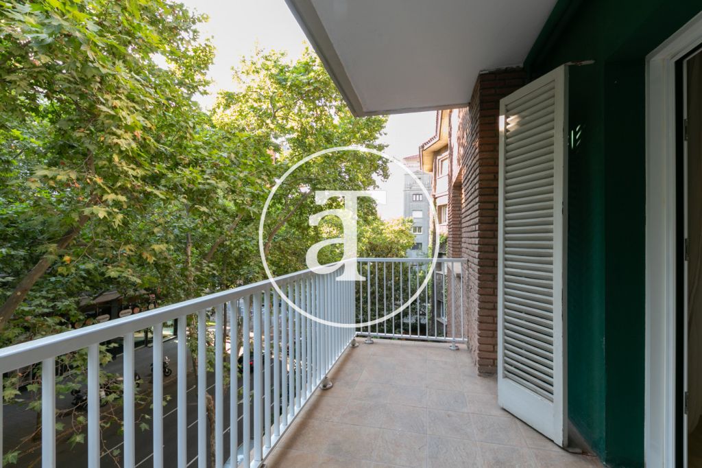 Luxury 4 bedroom apartment for temporary rental with 2 communal pools, sports area and social club in Pedralbes 25