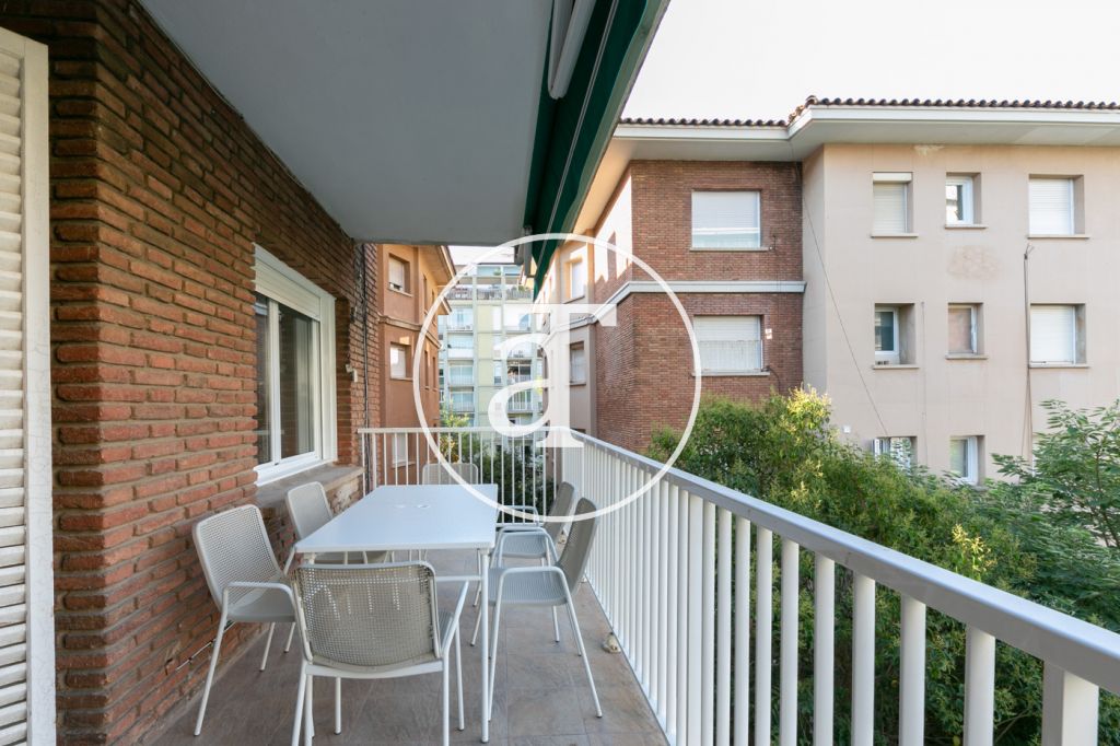 Luxury 4 bedroom apartment for temporary rental with 2 communal pools, sports area and social club in Pedralbes 8