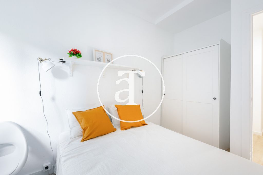 Luxury 4 bedroom apartment for temporary rental with 2 communal pools, sports area and social club in Pedralbes 32
