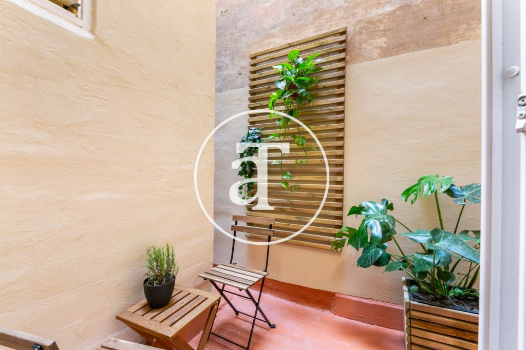 Monthly rental apartment with 1 bedroom and terrace close to Plaza Francesc Macia