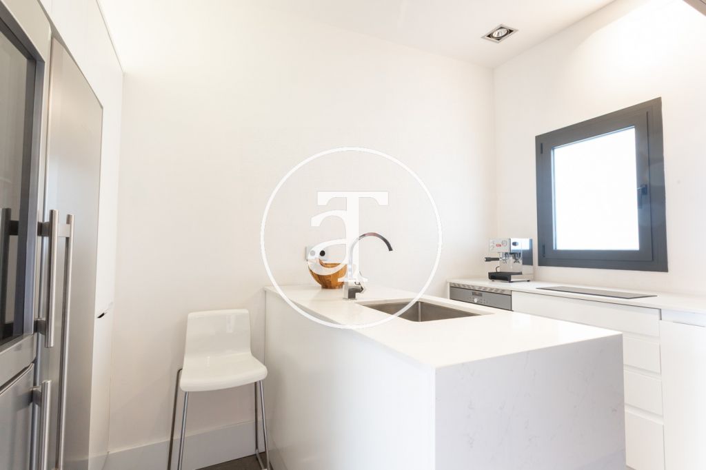 Monthly rental apartment with 1 bedroom suite with balcony in the Eixample 17