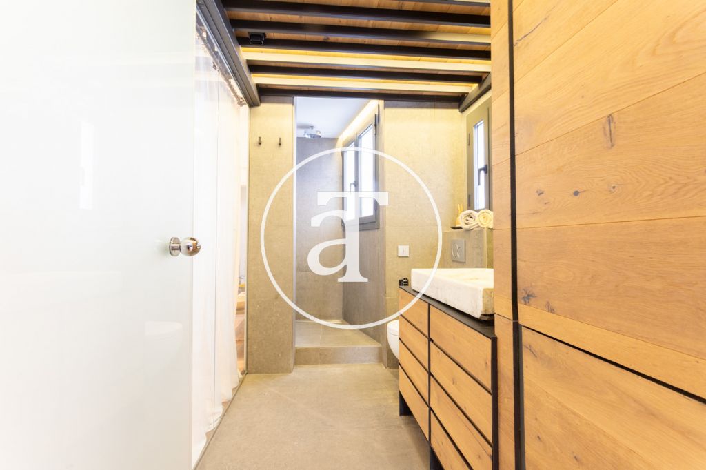 Monthly rental apartment with 1 bedroom suite with balcony in the Eixample 27