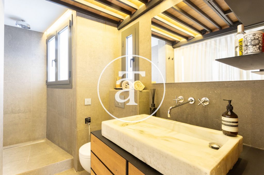 Monthly rental apartment with 1 bedroom suite with balcony in the Eixample 28