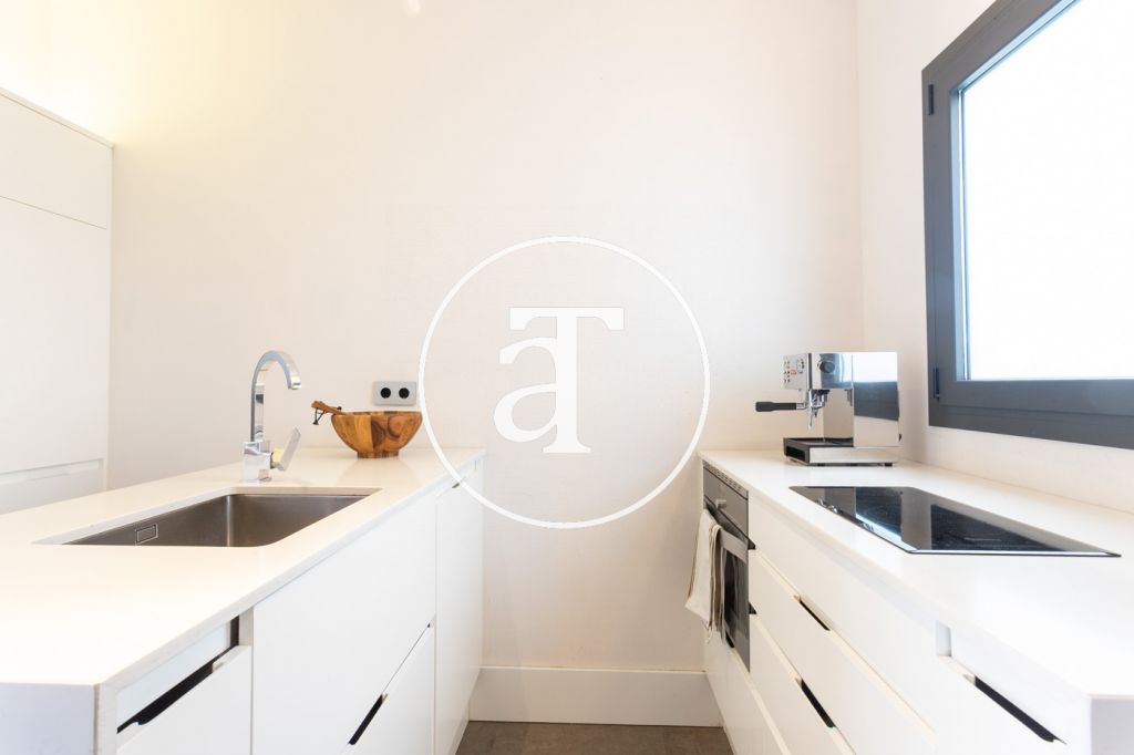 Monthly rental apartment with 1 bedroom suite with balcony in the Eixample 15